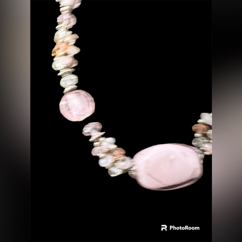 Vintage pink choker necklace. GLASS BEADS EUC - Picture 4 of 5